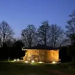 Acorn Glade Glamping 롯지 *