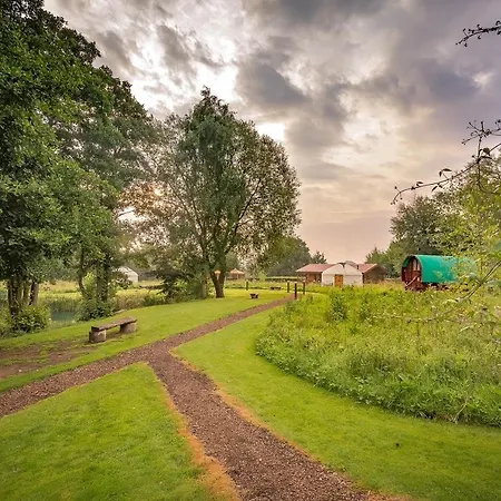 Acorn Glade Glamping *