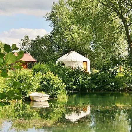 Lodge Acorn Glade Glamping *