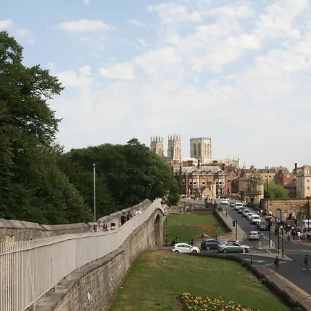 Acorn Glade Glamping Orman Evi