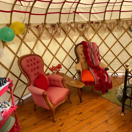 Acorn Glade Glamping *