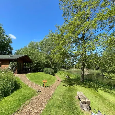 Lodge Acorn Glade Glamping *