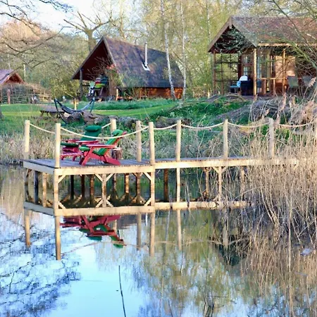 Lodge Acorn Glade Glamping *