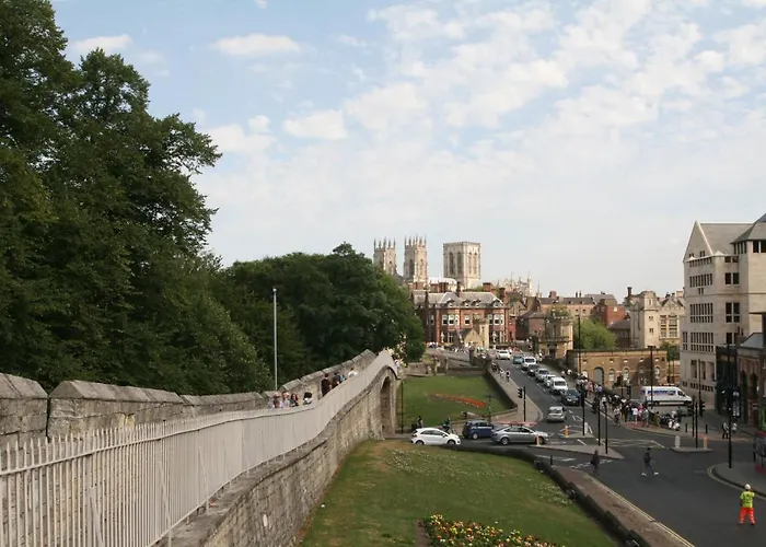 Acorn Glade Glamping Lodge