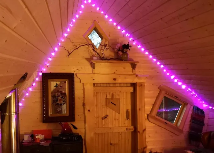 Acorn Glade Glamping Lodge *