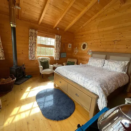 Деревянный коттедж Acorn Glade Glamping