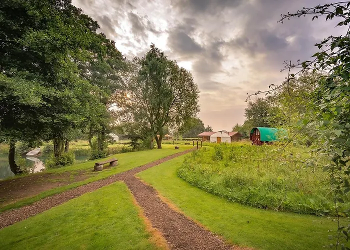 Acorn Glade Glamping *