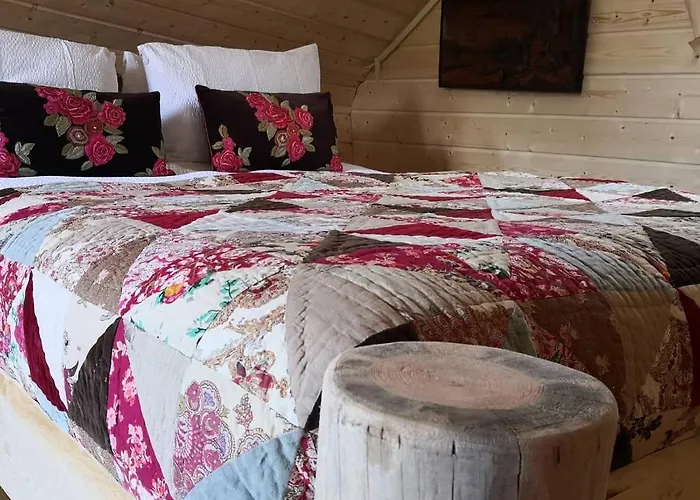 Acorn Glade Glamping Lodge *